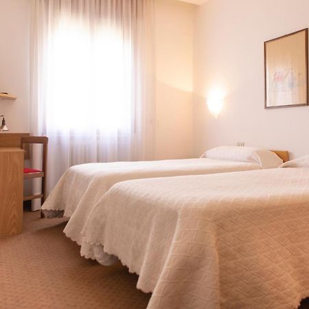 Hotel Due Mori Читтаделла Экстерьер фото
