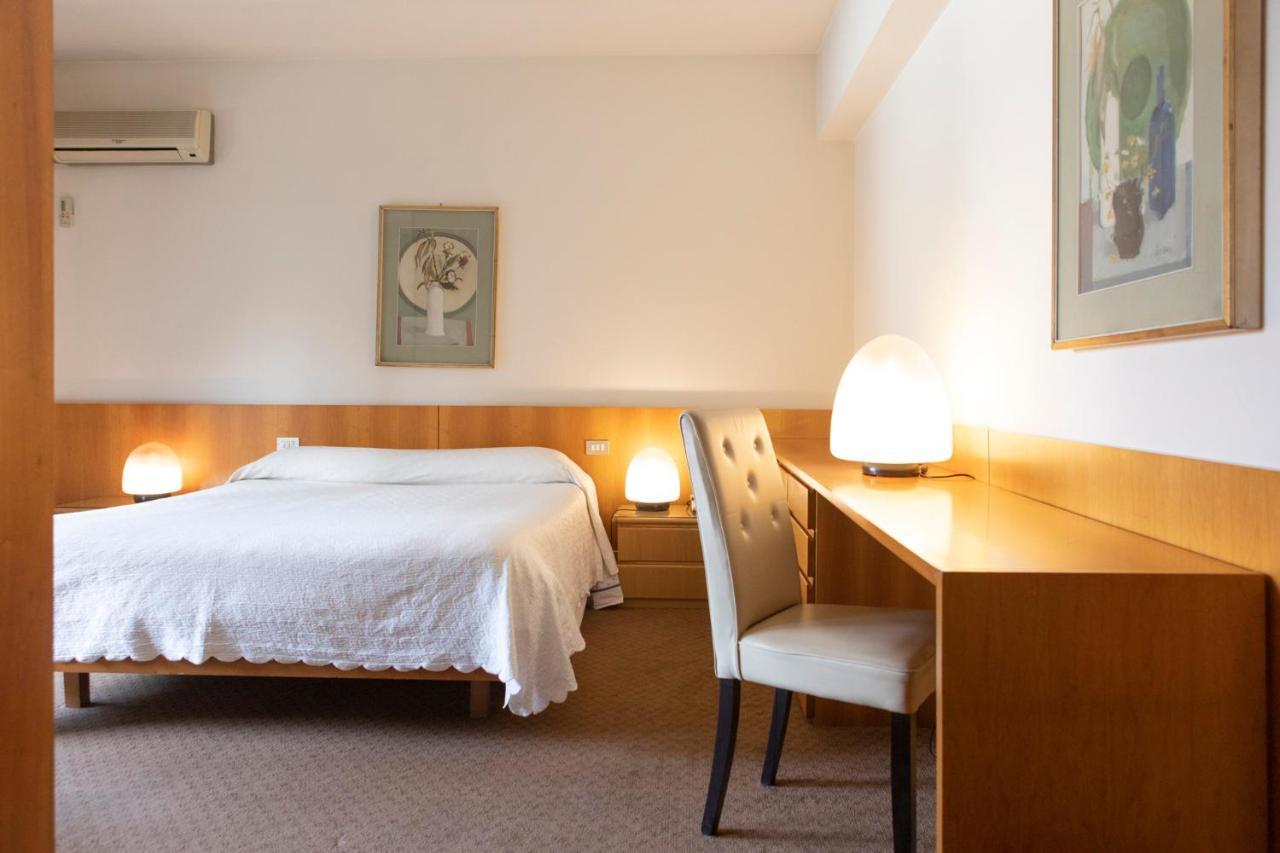 Hotel Due Mori Читтаделла Экстерьер фото