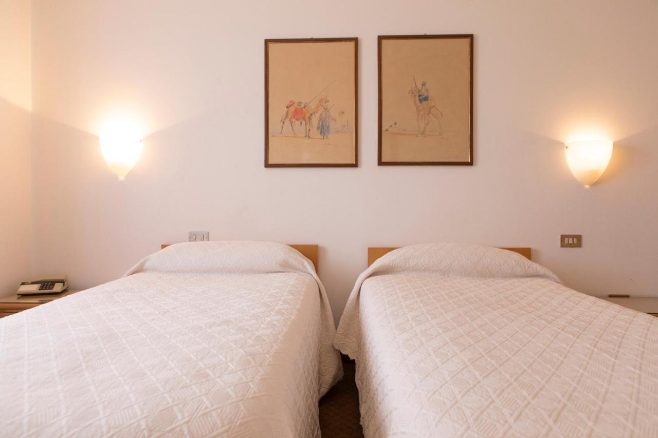 Hotel Due Mori Читтаделла Экстерьер фото